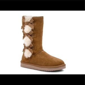 VICTORIA TALL BOOT.KOOLABURRA BY UGG used good condition color BURGONDY